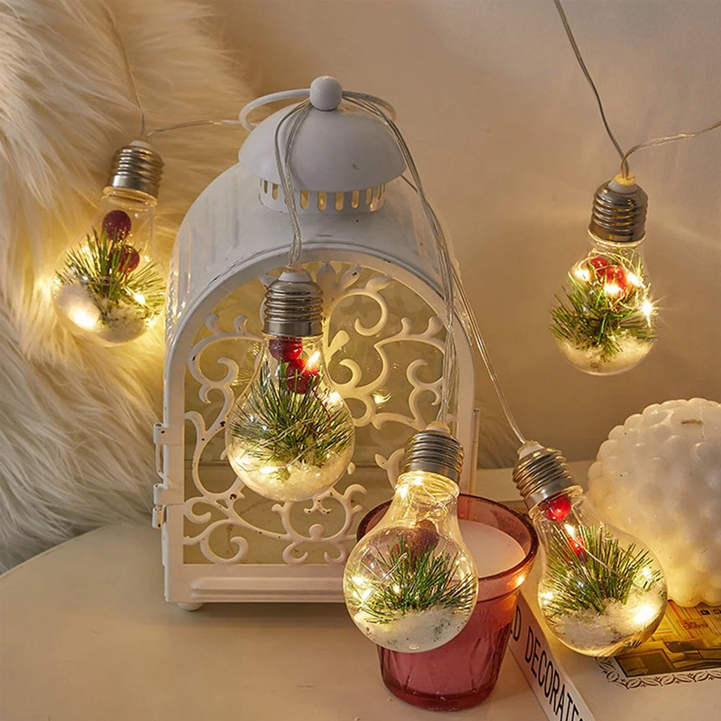 FAMKIT Christmas Snow Globe String Lights, 10 LED Bulb Fairy Lights with Green Pine Berry Snowflake, Battery Operated Hanging Xmas Tree Lights Indoor Outdoor for Home Garden Patio Wedding Party, 13FT
