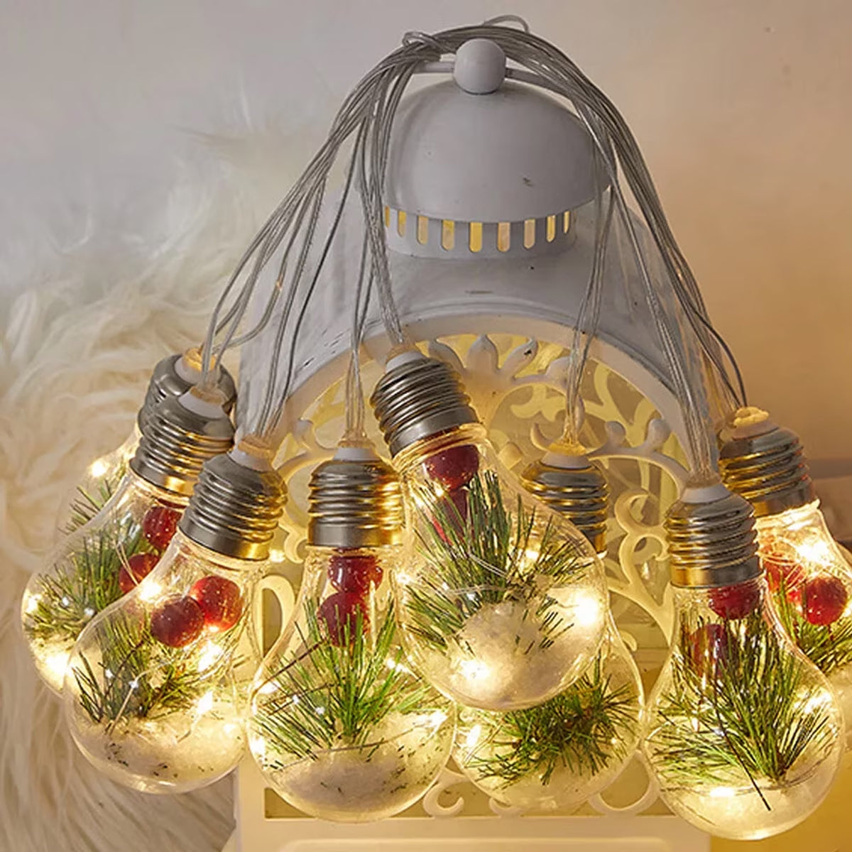 FAMKIT Christmas Snow Globe String Lights, 10 LED Bulb Fairy Lights with Green Pine Berry Snowflake, Battery Operated Hanging Xmas Tree Lights Indoor Outdoor for Home Garden Patio Wedding Party, 13FT