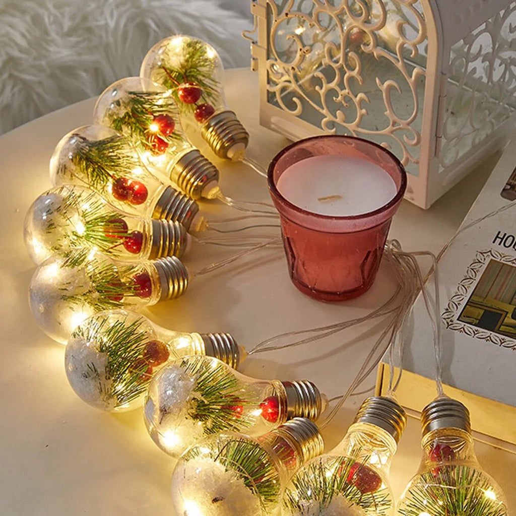 FAMKIT Christmas Snow Globe String Lights, 10 LED Bulb Fairy Lights with Green Pine Berry Snowflake, Battery Operated Hanging Xmas Tree Lights Indoor Outdoor for Home Garden Patio Wedding Party, 13FT