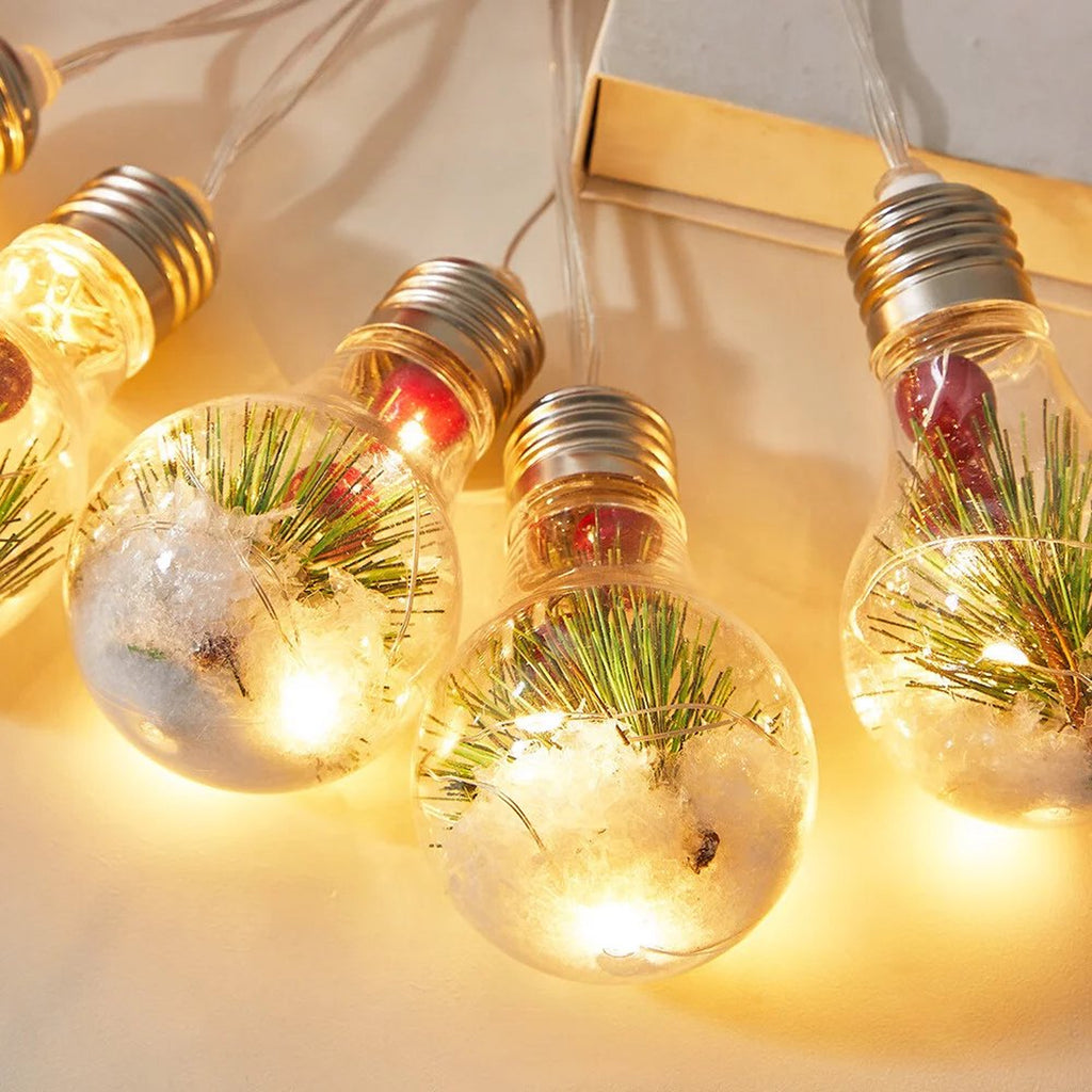 FAMKIT Christmas Snow Globe String Lights, 10 LED Bulb Fairy Lights with Green Pine Berry Snowflake, Battery Operated Hanging Xmas Tree Lights Indoor Outdoor for Home Garden Patio Wedding Party, 13FT