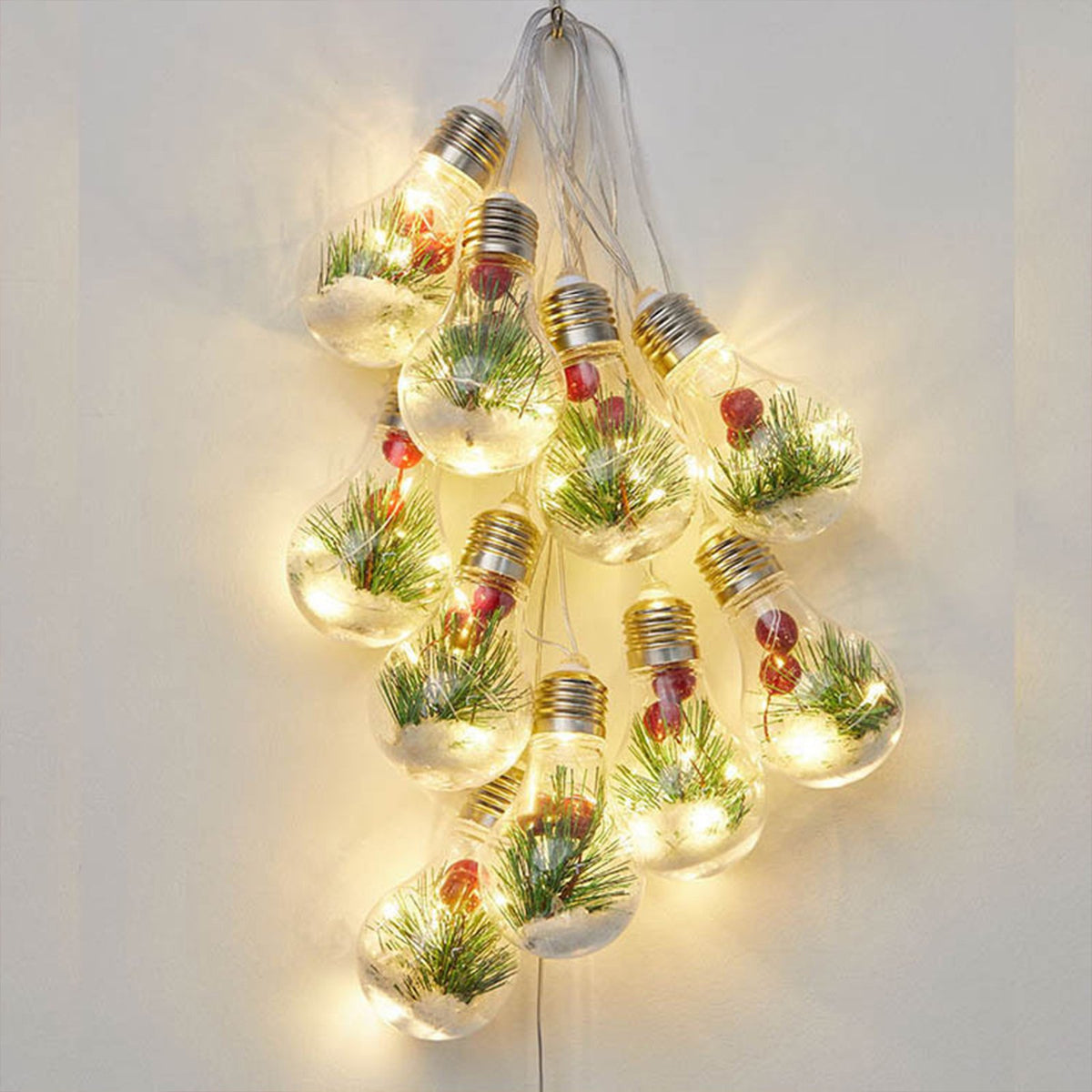 FAMKIT Christmas Snow Globe String Lights, 10 LED Bulb Fairy Lights with Green Pine Berry Snowflake, Battery Operated Hanging Xmas Tree Lights Indoor Outdoor for Home Garden Patio Wedding Party, 13FT
